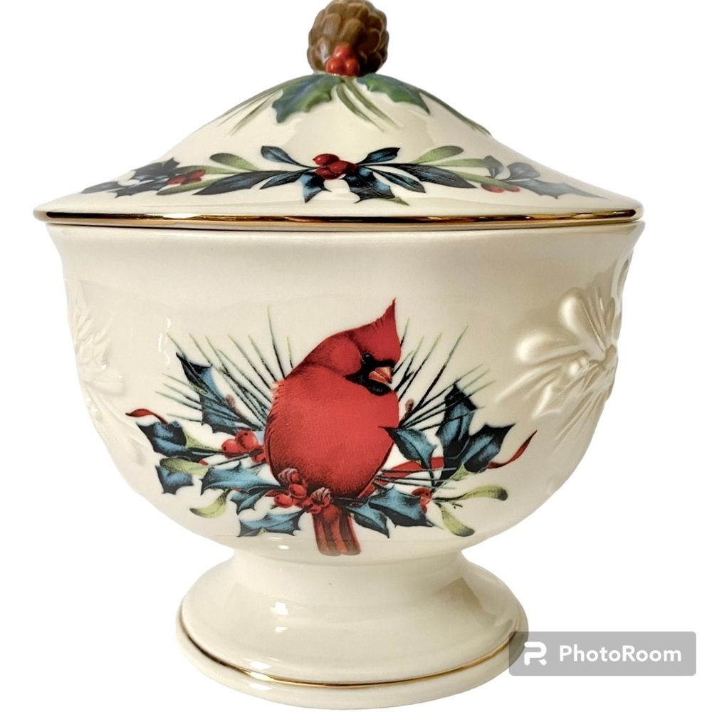 NEW Lenox Winter Greetings Cardinal Covered Candy Dish